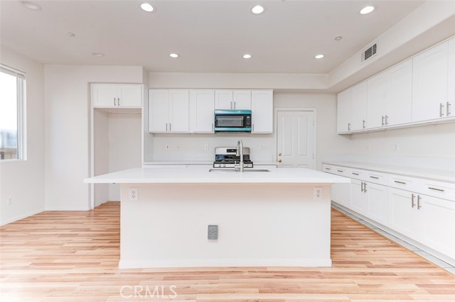 Detail Gallery Image 10 of 29 For 6 Tidewater, Buena Park,  CA 90621 - 3 Beds | 2/1 Baths