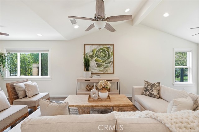 Detail Gallery Image 4 of 39 For 3240 Brace Canyon, Burbank,  CA 91504 - 3 Beds | 2/1 Baths