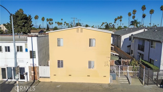 7714 S Broadway, Los Angeles CA: https://media.crmls.org/medias/93caabca-c289-40d2-a78e-1cb65dab0982.jpg