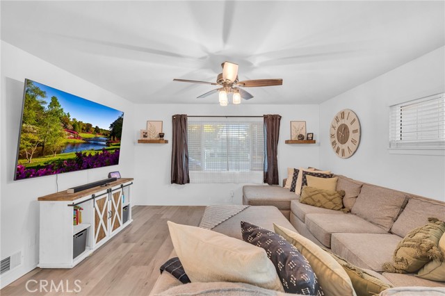 Detail Gallery Image 5 of 35 For 809 W Avenue J10, Lancaster,  CA 93534 - 4 Beds | 2 Baths