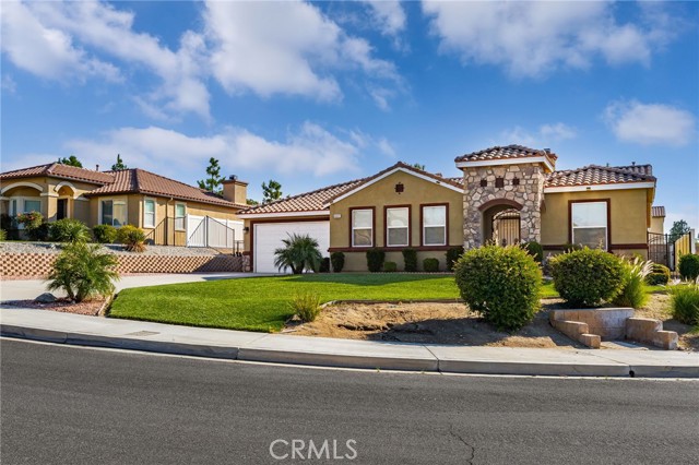 Detail Gallery Image 2 of 37 For 6643 N Ofelia Dr, San Bernardino,  CA 92407 - 4 Beds | 3 Baths