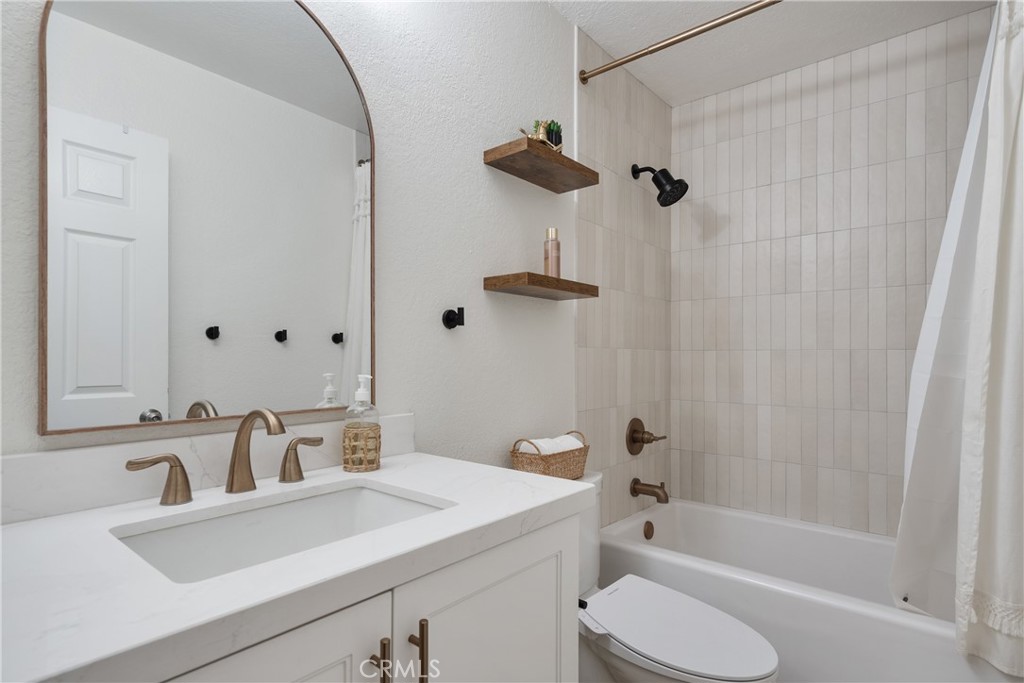 https://media.crmls.org/medias/93cbf1ca-e44d-4003-a2ba-48e820464ef9.jpg?preset=X-Large