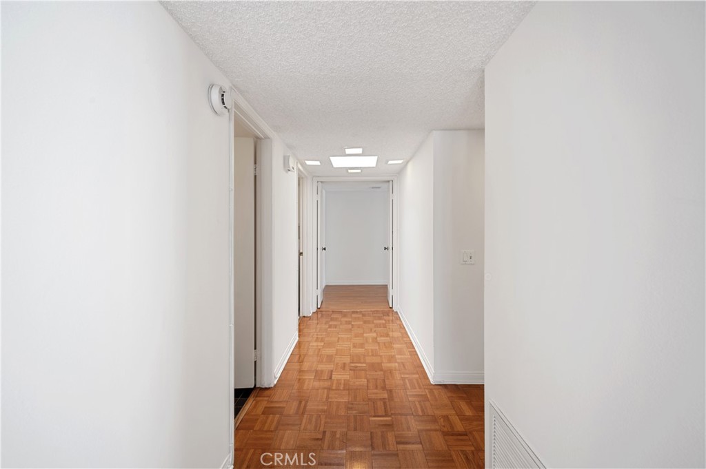 https://media.crmls.org/medias/93cbf25c-5946-4de0-a0c1-3ab6c1be6e78.jpg?preset=X-Large