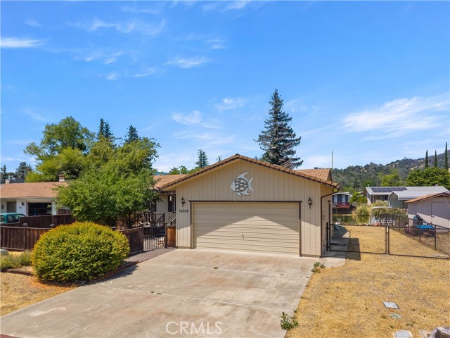 12855 Island Circle, Clearlake Oaks CA: https://media.crmls.org/medias/93cc2d47-3c79-4e4e-8c37-18e62231b9bb.jpg