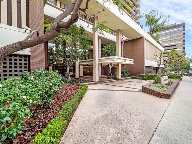 222 Monterey Road, Glendale CA: https://media.crmls.org/medias/93ccc713-d19d-40f1-baaa-6827387501d7.jpg
