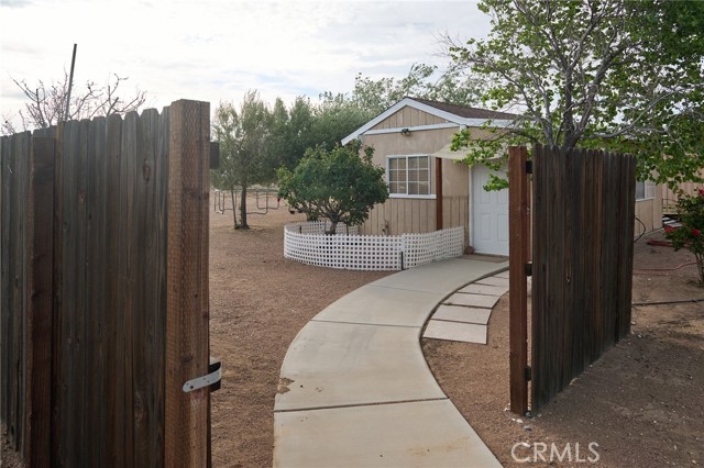Detail Gallery Image 26 of 30 For 9740 Joshua St, Oak Hills,  CA 92344 - 4 Beds | 3 Baths