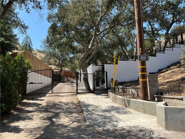 Detail Gallery Image 10 of 40 For 10171 N Sherman Grove, Sunland,  CA 91040 - – Beds | – Baths