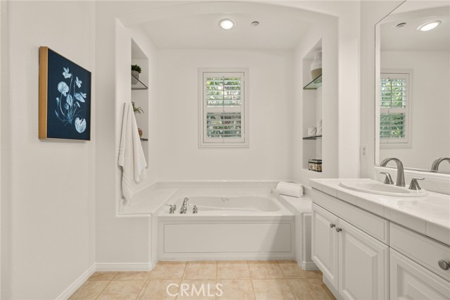 6281 Pacific Pointe Drive, Huntington Beach CA: https://media.crmls.org/medias/93cdc05f-51d6-4df8-b8a6-3e00e19e2449.jpg