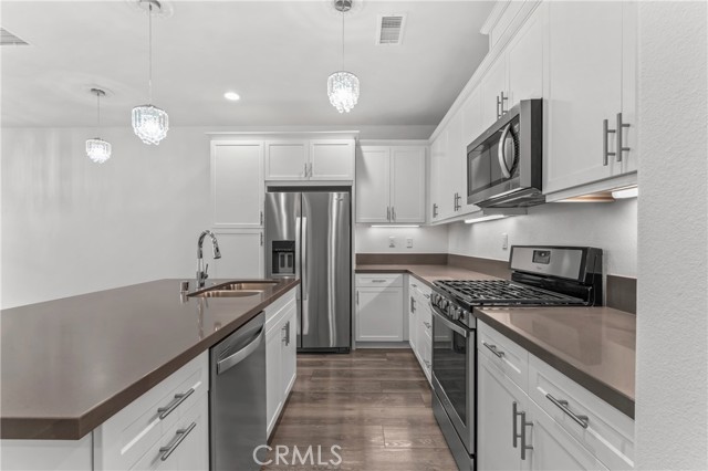 Detail Gallery Image 8 of 20 For 28649 Jardineras Dr, Valencia,  CA 91354 - 3 Beds | 3 Baths