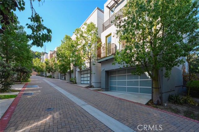 Detail Gallery Image 12 of 54 For 6745 Gill Way, Los Angeles,  CA 90068 - 3 Beds | 3/1 Baths