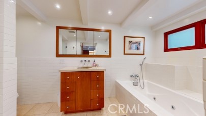 Detail Gallery Image 20 of 33 For 3205 Bayview Dr, Manhattan Beach,  CA 90266 - 3 Beds | 3 Baths