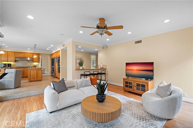 2811 N Roxbury, Orange CA: https://media.crmls.org/medias/93cf2071-2a09-464a-be86-d3ef1b25989c.jpg