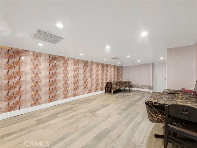 138 N San Fernando Boulevard, Burbank CA: https://media.crmls.org/medias/93d168b0-2285-4166-a628-c51df72d58d6.jpg