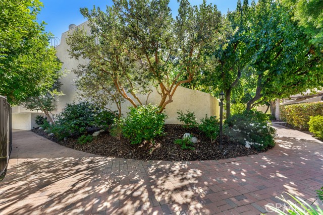 Detail Gallery Image 27 of 36 For 6226 Nita Ave, Woodland Hills,  CA 91367 - 2 Beds | 2/1 Baths