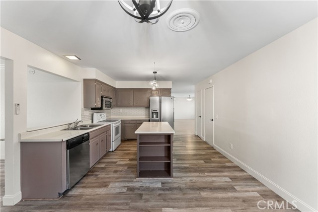 Detail Gallery Image 16 of 35 For 2736 E Avenue R7, Palmdale,  CA 93550 - 4 Beds | 2 Baths