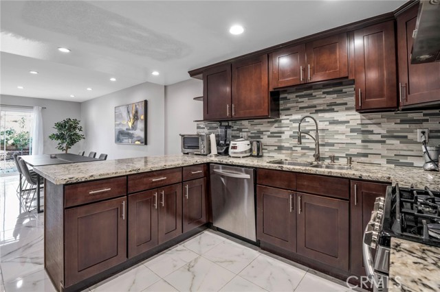 Detail Gallery Image 10 of 37 For 72 Cape Cod, Irvine,  CA 92620 - 4 Beds | 2/1 Baths