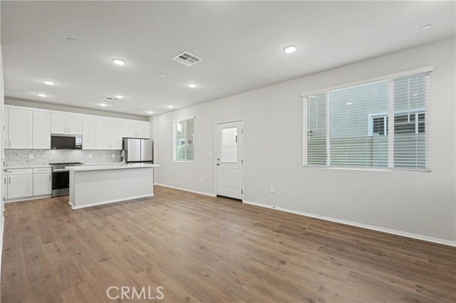 Detail Gallery Image 2 of 23 For 28506 via Priorat, Temecula,  CA 92591 - 4 Beds | 3 Baths