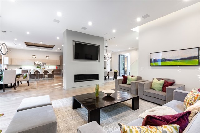 Detail Gallery Image 14 of 49 For 4175 Greenbush Ave, Sherman Oaks,  CA 91423 - 5 Beds | 6 Baths