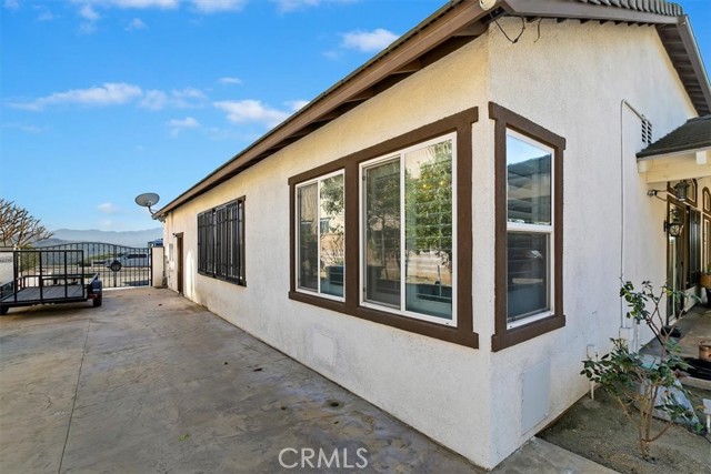 229 Oldenburg Lane, Norco CA: https://media.crmls.org/medias/93d42448-e6c1-4816-a3e4-0e18076c414c.jpg