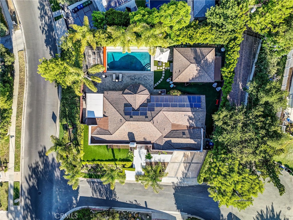 https://media.crmls.org/medias/93d45940-dd97-477c-98d8-736175cc75b6.jpg?preset=X-Large