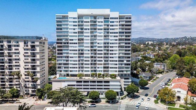 Detail Gallery Image 1 of 30 For 10501 Wilshire Bld #1505,  Los Angeles,  CA 90024 - 1 Beds | 2 Baths