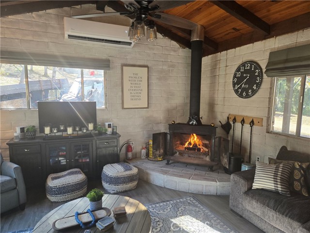 Cozy living room with Franklin fireplace