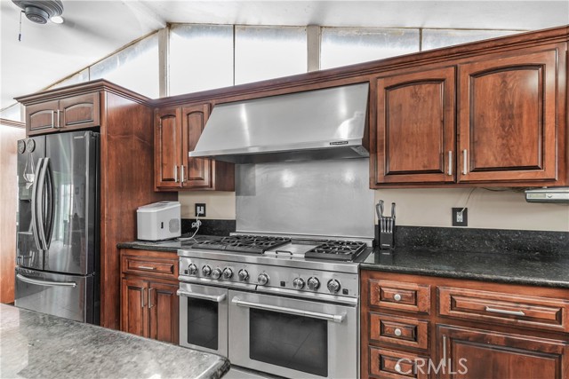 Detail Gallery Image 9 of 31 For 10930 Groveland, Whittier,  CA 90603 - 4 Beds | 2 Baths