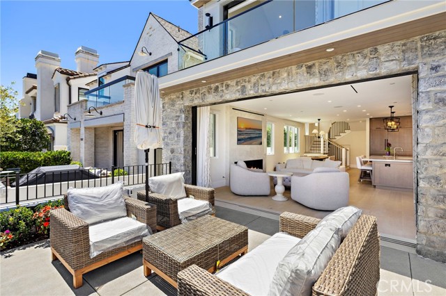 Detail Gallery Image 13 of 49 For 509 Carnation, Corona Del Mar,  CA 92625 - 3 Beds | 3/1 Baths