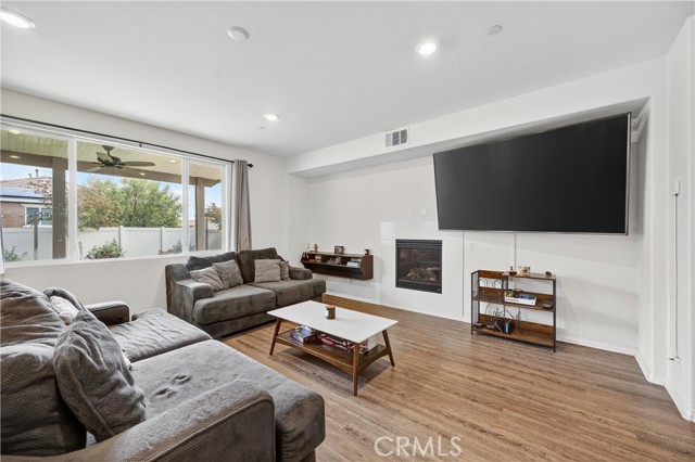 17689 Cornsilk Lane, San Bernardino CA: https://media.crmls.org/medias/93d6cb86-9c5c-47a9-a7c3-b1032136a234.jpg