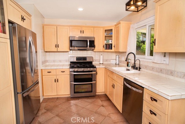 Detail Gallery Image 6 of 20 For 14705 Calla Lily Ct, Canyon Country,  CA 91387 - 3 Beds | 2 Baths