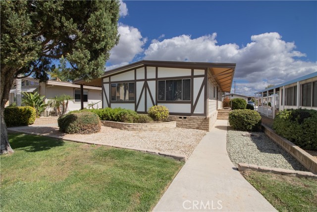 Detail Gallery Image 4 of 26 For 1387 Bishop, Hemet,  CA 92545 - 2 Beds | 2 Baths