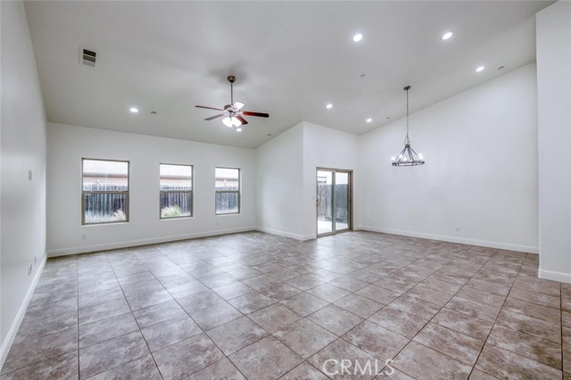 Detail Gallery Image 5 of 33 For 6808 W Lucas, Fresno,  CA 93722 - 3 Beds | 2 Baths