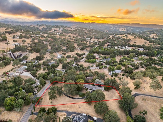 7025 San Gabriel Road, Atascadero CA: https://media.crmls.org/medias/93d8d510-59bc-4647-88ef-b0b58360bd3b.jpg