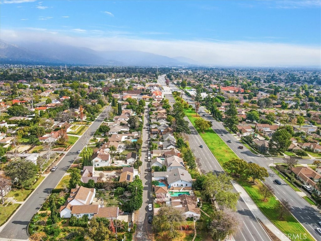 https://media.crmls.org/medias/93d92647-8b34-431d-a069-402ff0799c76.jpg?preset=X-Large