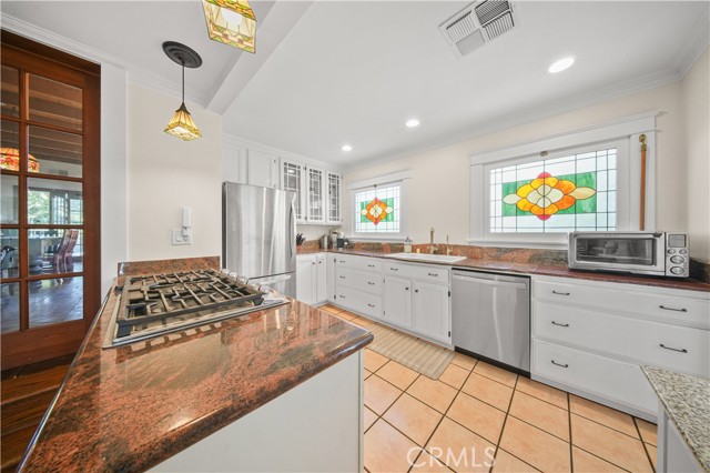 Detail Gallery Image 8 of 35 For 4049 E 15th, Long Beach,  CA 90804 - 3 Beds | 2 Baths