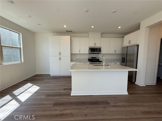 15943 Blue Cooper Way, Fontana CA: https://media.crmls.org/medias/93da908d-37d1-4c57-9323-965ae1857405.jpg