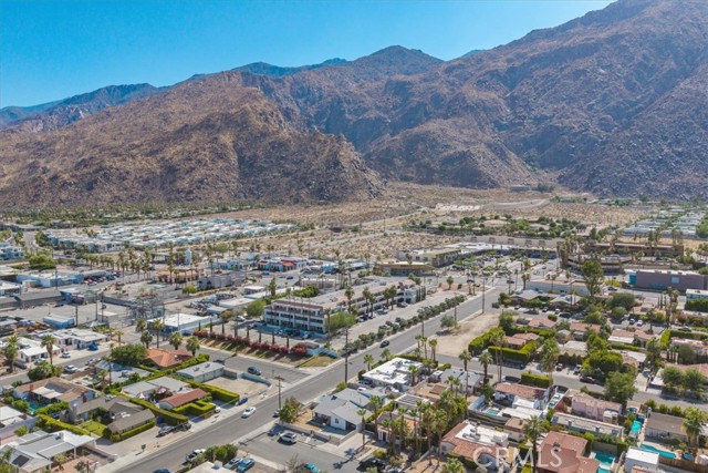 595 S Calle Santa Rosa, Palm Springs CA: https://media.crmls.org/medias/93dac4cf-e0e8-4947-a0dd-cbd26a0517f7.jpg