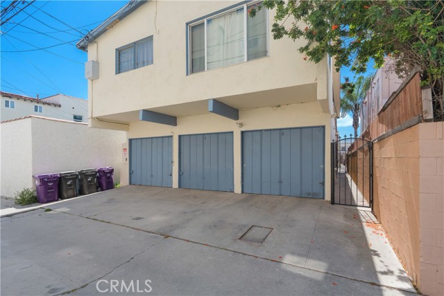 159 Roycroft Avenue, Long Beach CA: https://media.crmls.org/medias/93daccc1-d977-41db-bd8d-1a6e163c658f.jpg