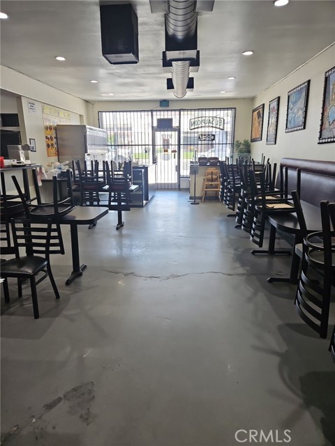 9112, Jurupa Valley CA: https://media.crmls.org/medias/93db74db-1cf6-404d-b487-560cf0cc6c8b.jpg