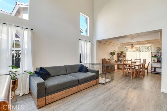 Detail Gallery Image 6 of 42 For 16322 Calle Serena, Moreno Valley,  CA 92551 - 6 Beds | 3 Baths