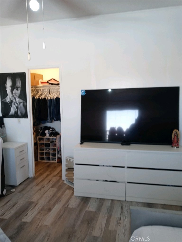 https://media.crmls.org/medias/93dc0ffa-6441-410c-8176-0d86bf3f5ab0.jpg?preset=X-Large