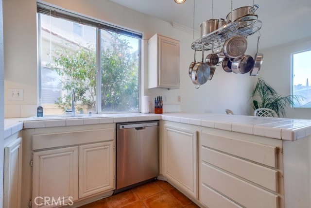 Detail Gallery Image 19 of 33 For 2180 Village Way, Signal Hill,  CA 90755 - 3 Beds | 2/1 Baths