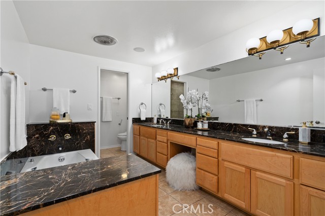 Detail Gallery Image 23 of 50 For 11687 Bellagio #12,  Los Angeles,  CA 90049 - 2 Beds | 2/1 Baths