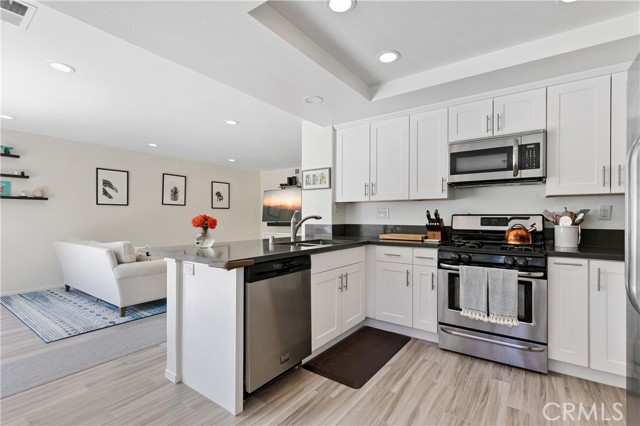 Detail Gallery Image 15 of 33 For 24672 Calle Largo, Calabasas,  CA 91302 - 3 Beds | 3 Baths