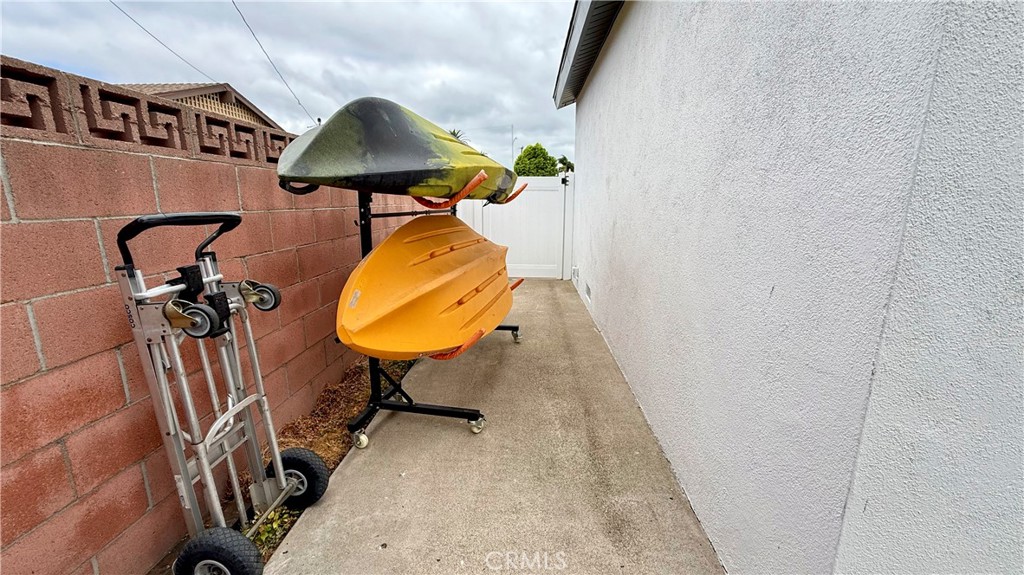 https://media.crmls.org/medias/93dd23eb-aa66-4d3d-bf85-a24e877774ef.jpg?preset=X-Large