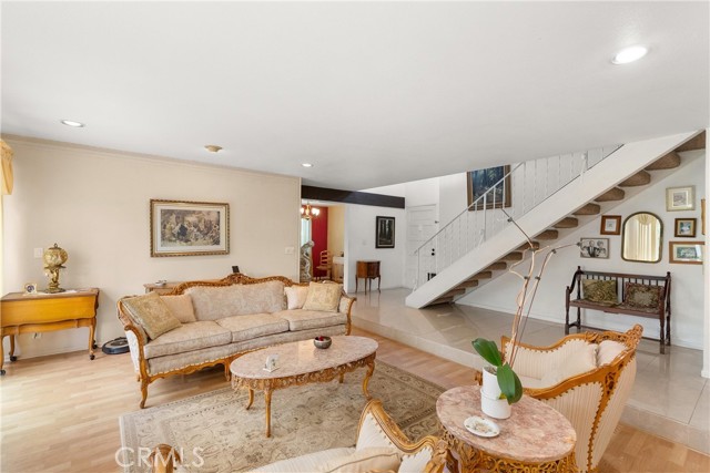 Detail Gallery Image 12 of 37 For 9412 Hingham, Huntington Beach,  CA 92646 - 5 Beds | 3 Baths