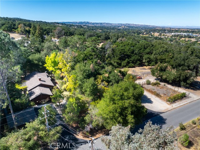 2480 Ardilla Road, Atascadero CA: https://media.crmls.org/medias/93dd5bea-16fa-4238-a5fa-638d1e8c29a0.jpg