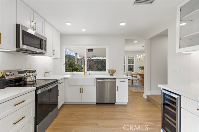 Detail Gallery Image 2 of 36 For 7848 Calmcrest Dr, Downey,  CA 90240 - 3 Beds | 2/1 Baths