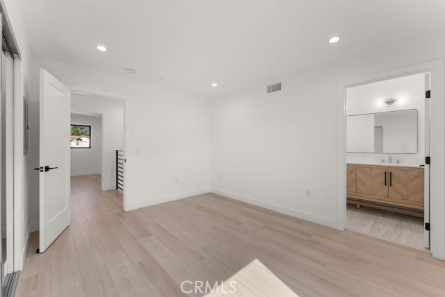 2155 Glenada Avenue, Montrose CA: https://media.crmls.org/medias/93e03e51-25de-41f0-8812-5e9ee83e74a8.jpg