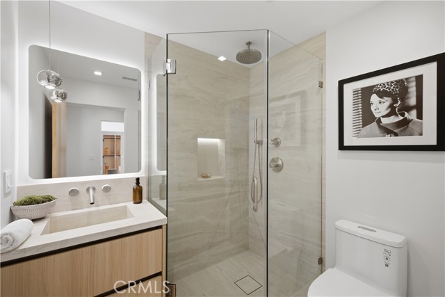 22518 Burbank photo 29